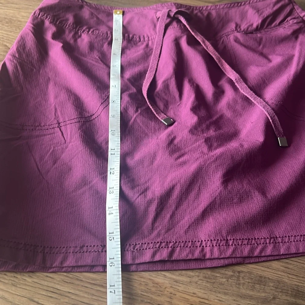 Green Tea Ladies Lightweight Skorts Size Large.